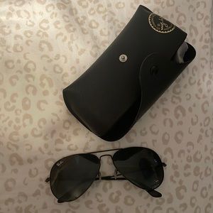 Black ray ban aviators